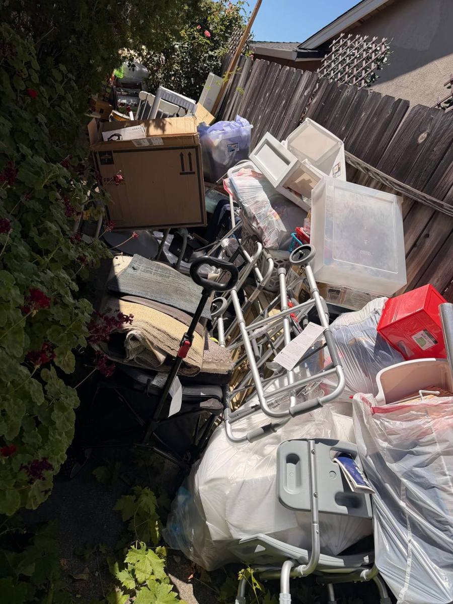 Before MZM junk removal &mdash; Side Yard Cleanup — Roseville, CA