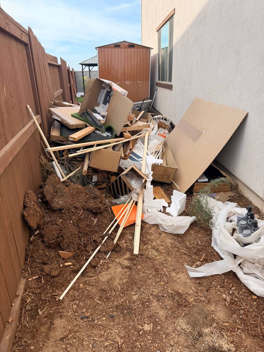 Before MZM junk removal &mdash; Side Yard Debris Haul — Roseville, CA