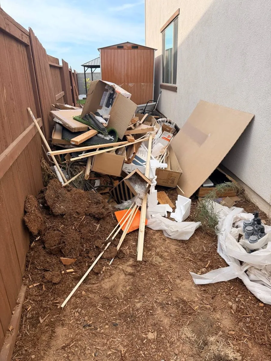 Before MZM junk removal &mdash; Side Yard Debris Haul — Roseville, CA